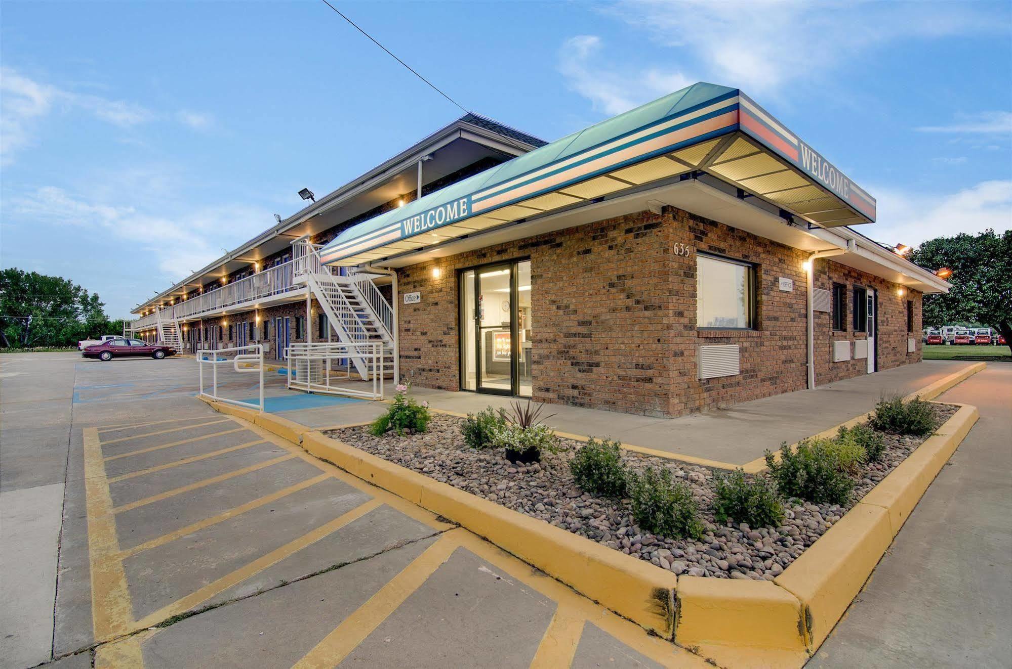 Motel 6-Salina, Ks المظهر الخارجي الصورة